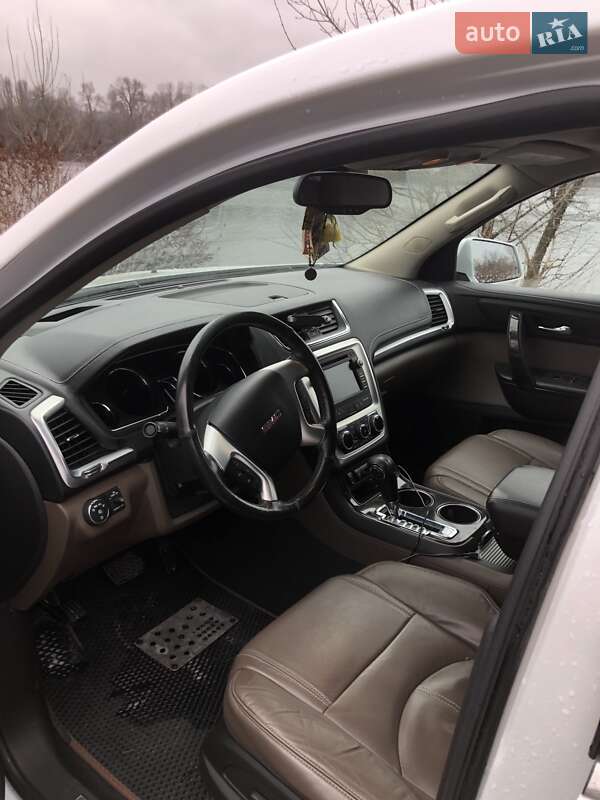 Внедорожник / Кроссовер GMC Acadia 2016 в Киеве