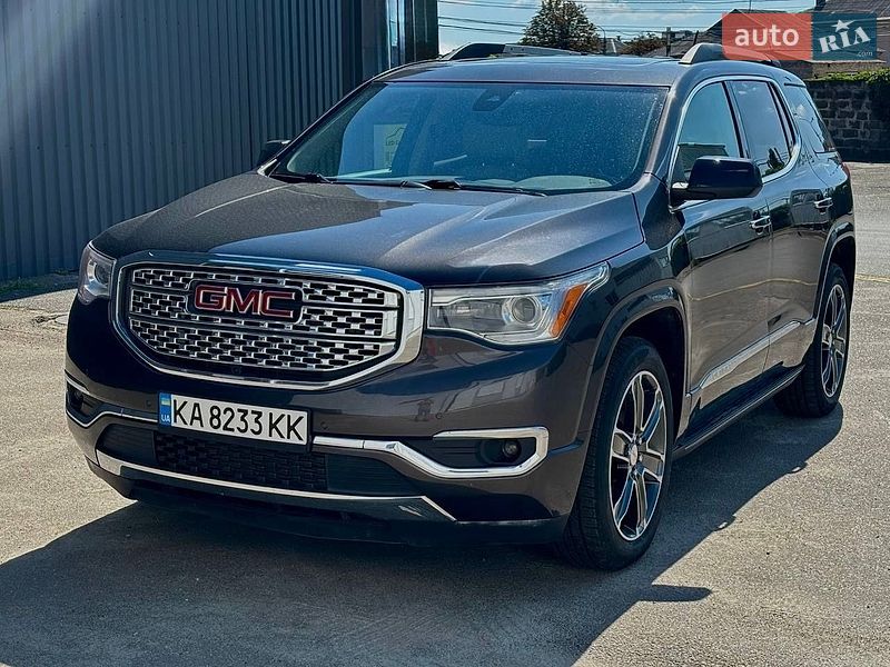 Внедорожник / Кроссовер GMC Acadia 2017 в Киеве
