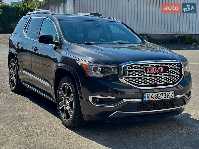 Внедорожник / Кроссовер GMC Acadia 2017 в Киеве