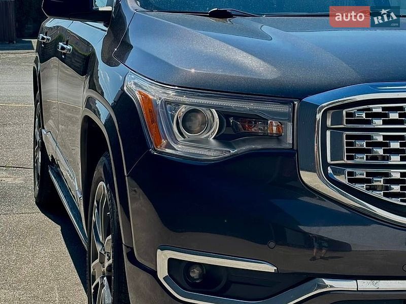 Внедорожник / Кроссовер GMC Acadia 2017 в Киеве