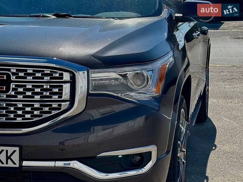 Внедорожник / Кроссовер GMC Acadia 2017 в Киеве