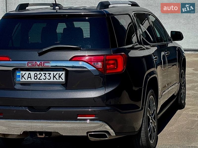 Внедорожник / Кроссовер GMC Acadia 2017 в Киеве