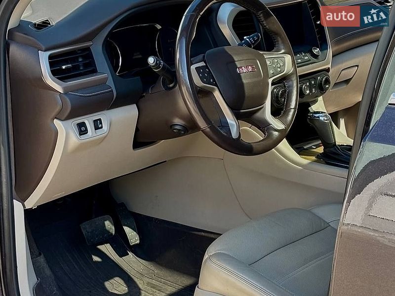 Внедорожник / Кроссовер GMC Acadia 2017 в Киеве