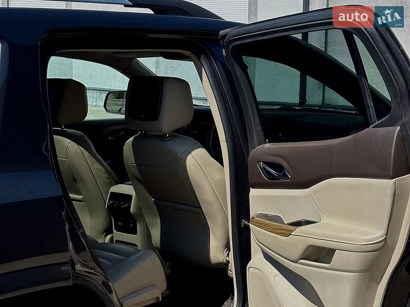 Внедорожник / Кроссовер GMC Acadia 2017 в Киеве