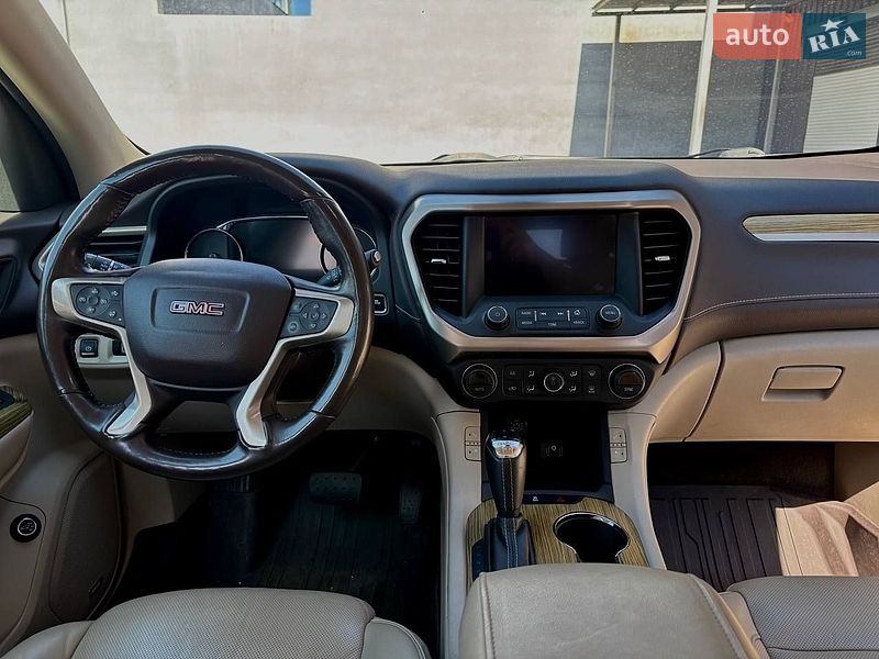 Внедорожник / Кроссовер GMC Acadia 2017 в Киеве