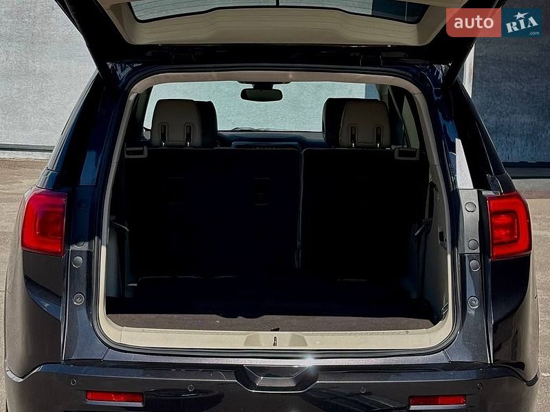 Внедорожник / Кроссовер GMC Acadia 2017 в Киеве