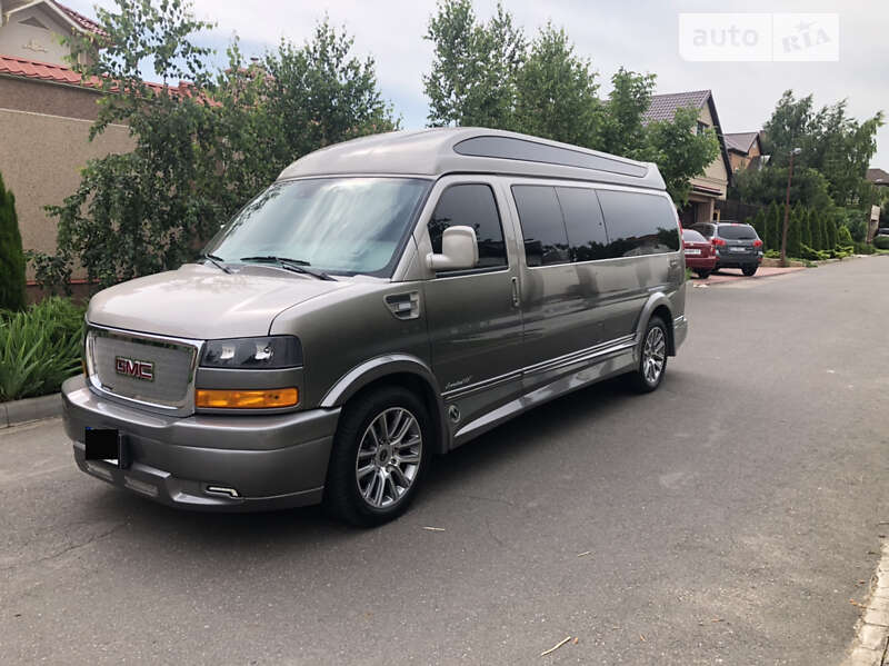 GMC Savana