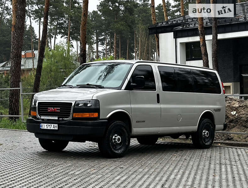 GMC Savana