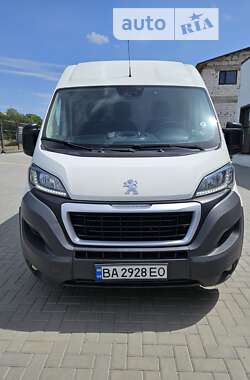 Характеристики Peugeot Boxer Вантажопасажирський фургон
