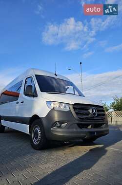 Характеристики Mercedes-Benz Sprinter Грузопассажирский фургон