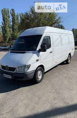 Характеристики Mercedes-Benz Sprinter Вантажний фургон