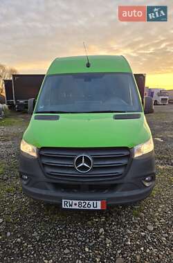 Характеристики Mercedes-Benz Sprinter Вантажний фургон