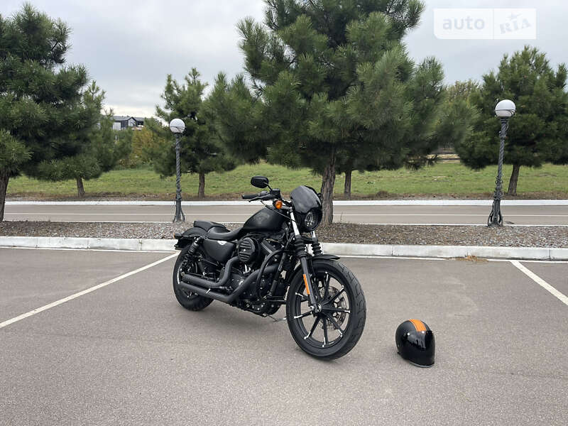 Мотоцикл Круизер Harley-Davidson 883 Iron