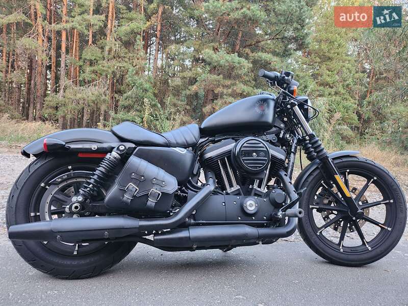 Мотоцикл Чоппер Harley-Davidson 883 Iron