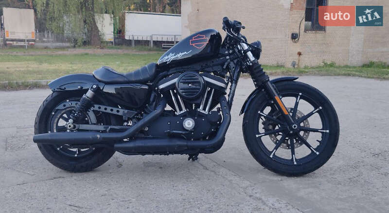 Боббер Harley-Davidson 883 Iron