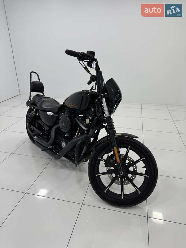 Боббер Harley-Davidson 883 Iron