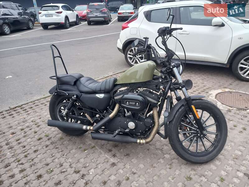 Мотоцикл Круізер Harley-Davidson 883 Iron