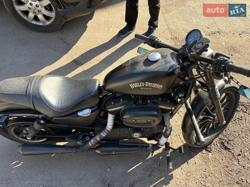 Боббер Harley-Davidson 883 Iron