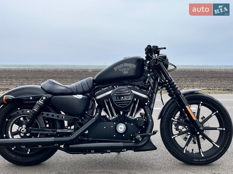 Harley-Davidson 883 Iron