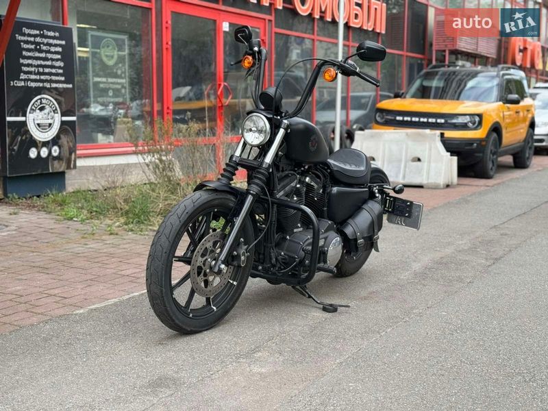 Мотоцикл Чоппер Harley-Davidson 883 Iron