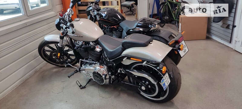 Мотоцикл Классік Harley-Davidson Breakout