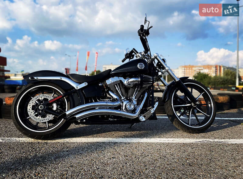 Мото Harley-Davidson Breakout