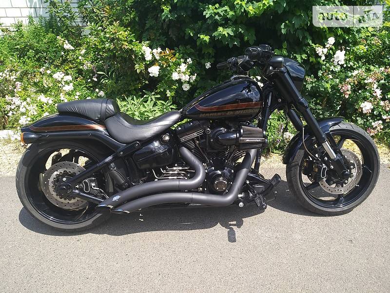 Harley-Davidson CVO Pro Street Breakout