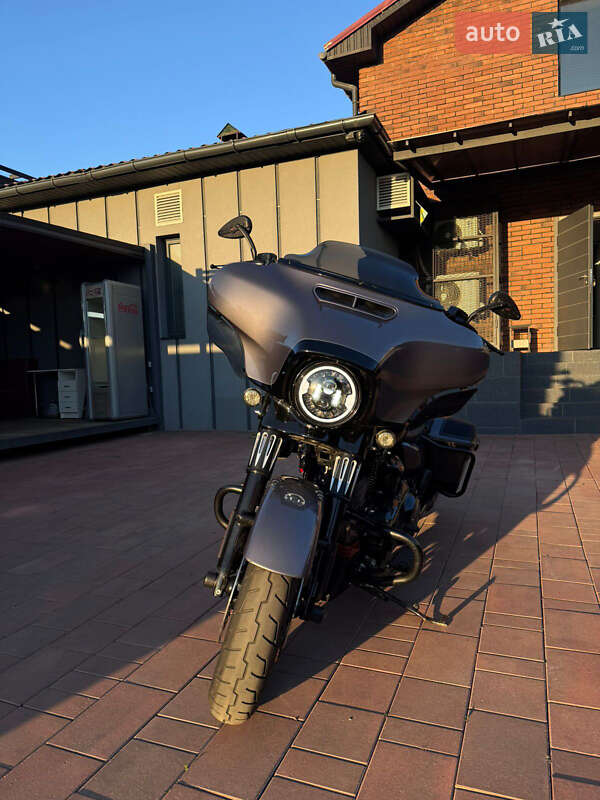 Мотоцикл Чоппер Harley-Davidson CVO Road Glide