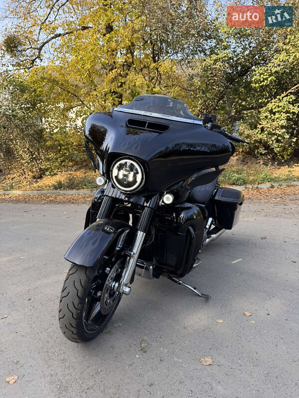 Мотоцикл Круізер Harley-Davidson CVO Street Glide