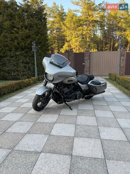 Мотоцикл Туризм Harley-Davidson CVO Street Glide