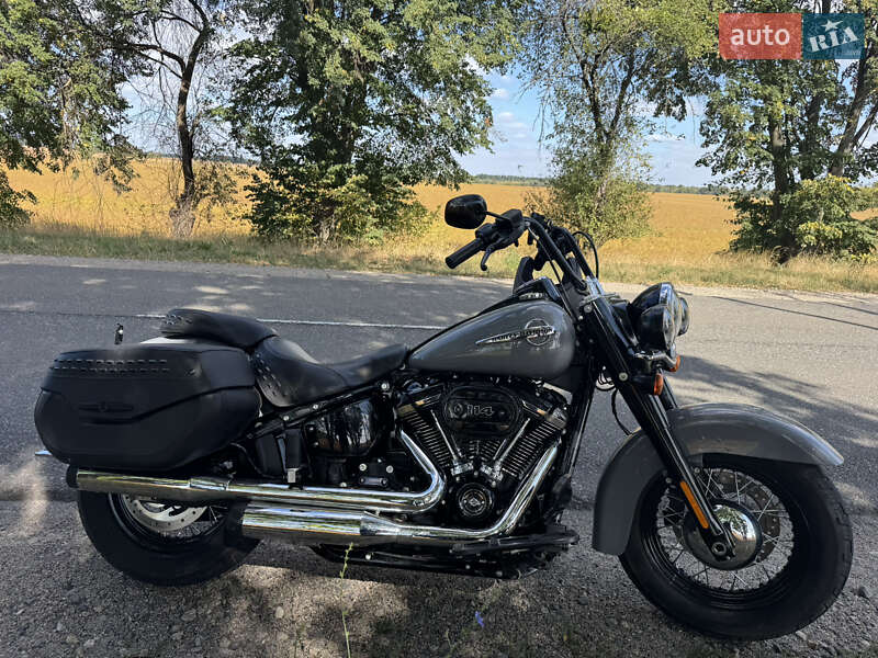 Мото Harley-Davidson FLHCS