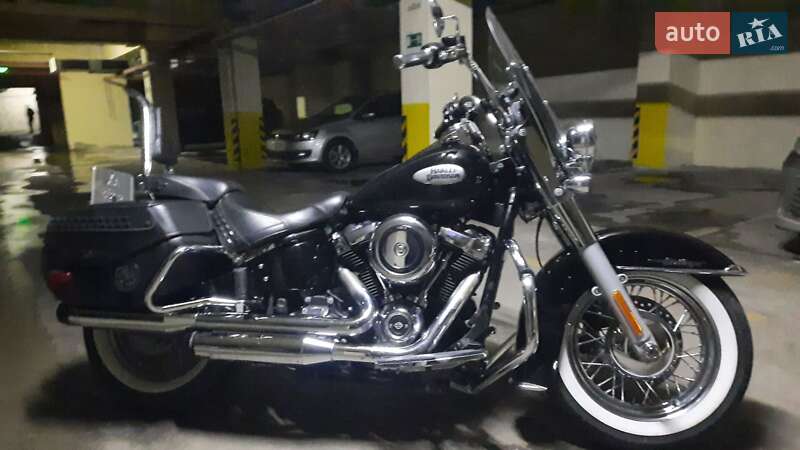 Мотоцикл Чоппер Harley-Davidson FLHCS