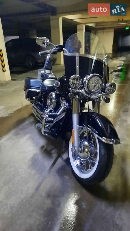 Мотоцикл Чоппер Harley-Davidson FLHCS