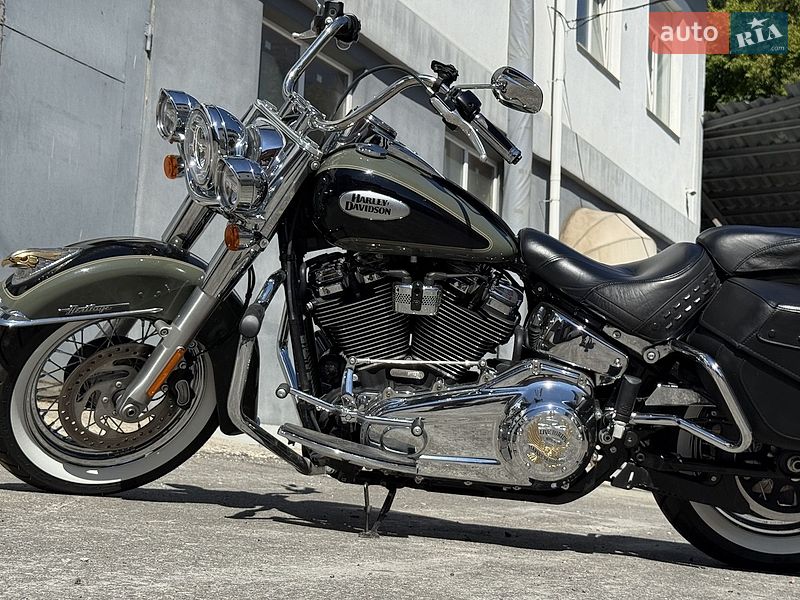 Мотоцикл Круізер Harley-Davidson FLHCS