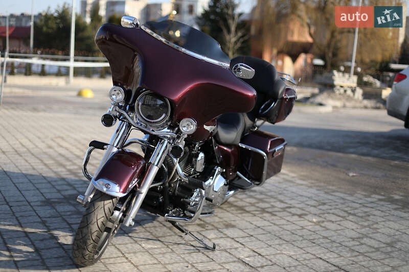 Мото Harley-Davidson FLHR