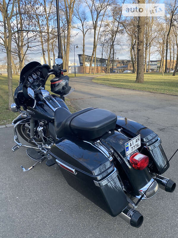 Мотоцикл Классік Harley-Davidson FLHTCU Ultra Classic Electra Glide