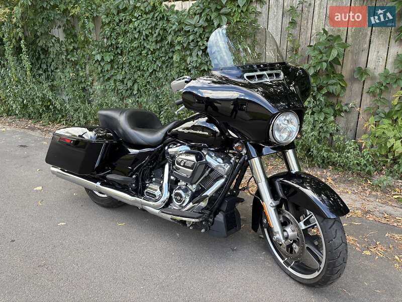 Мотоцикл Туризм Harley-Davidson FLHTCU Ultra Classic Electra Glide