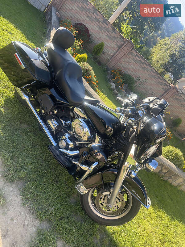 Мотоцикл Классік Harley-Davidson FLHTCUI