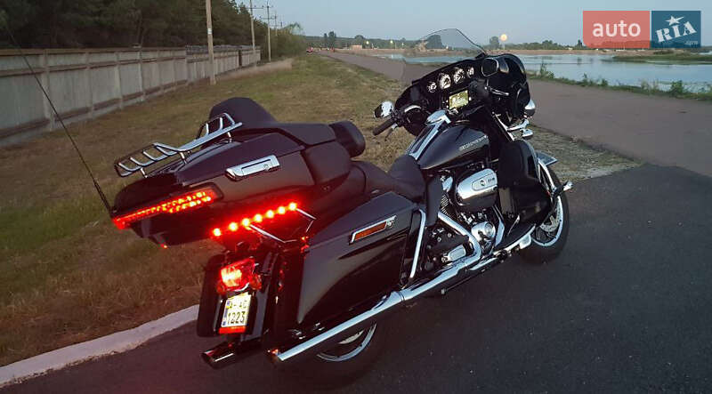 Мотоцикл Туризм Harley-Davidson FLHTK