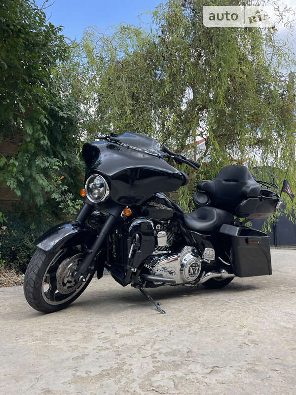 Мотоцикл Классік Harley-Davidson FLHX Street Glide