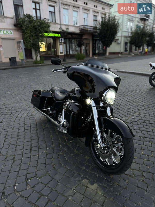 Мотоцикл Круизер Harley-Davidson FLHX Street Glide