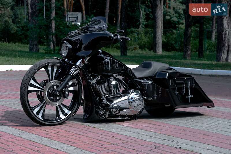 Мотоцикл Кастом Harley-Davidson FLHX Street Glide