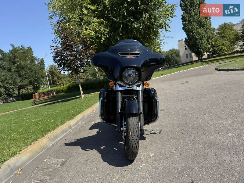 Мотоцикл Чоппер Harley-Davidson FLHX Street Glide