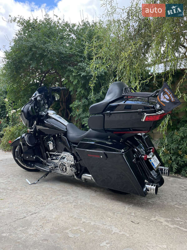 Мотоцикл Классик Harley-Davidson FLHX Street Glide