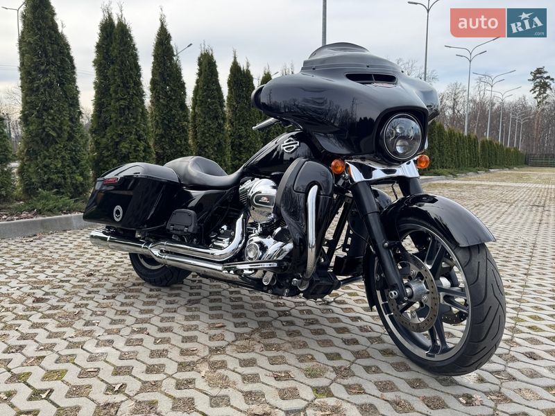 Мотоцикл Чоппер Harley-Davidson FLHX Street Glide