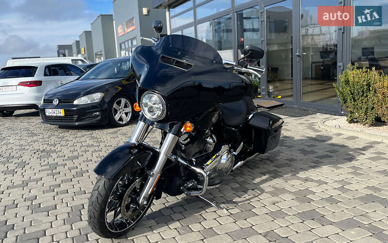 Harley-Davidson FLHXS