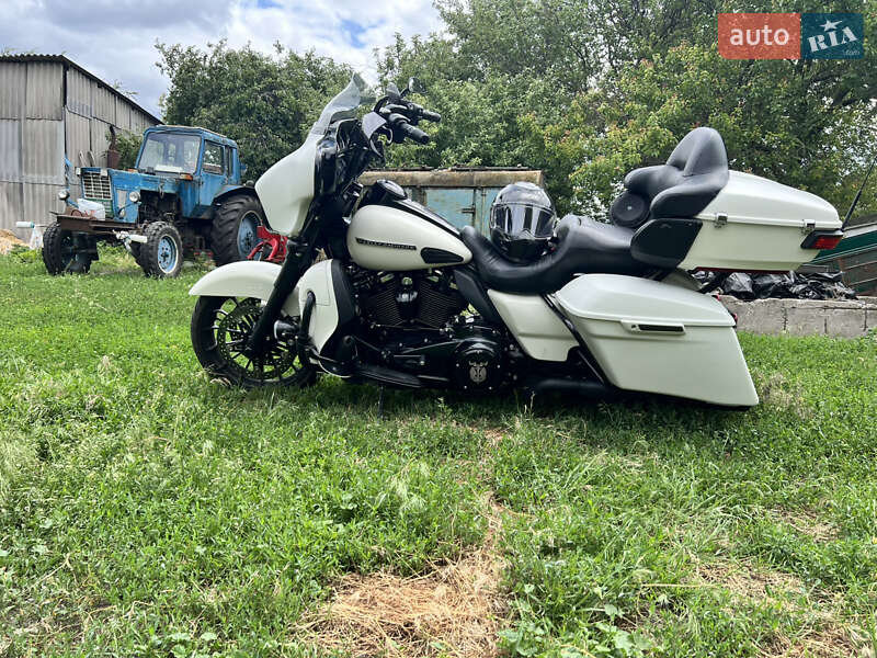 Мотоцикл Круизер Harley-Davidson FLHXSE