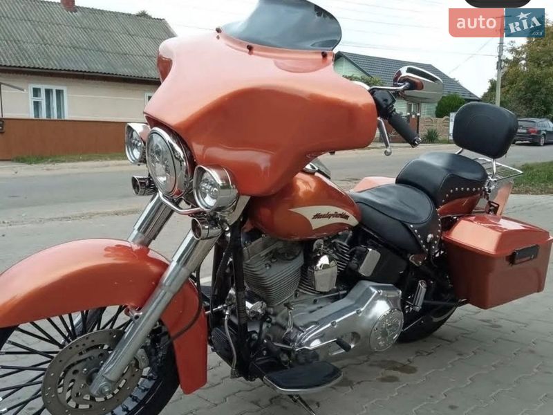 Мотоцикл Круизер Harley-Davidson FLSTC