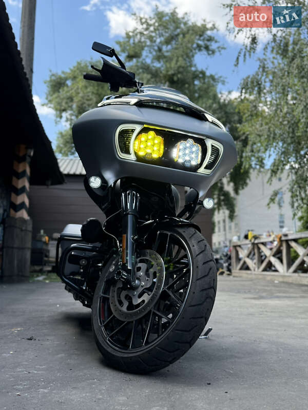 Мотоцикл Круізер Harley-Davidson FLTRXS