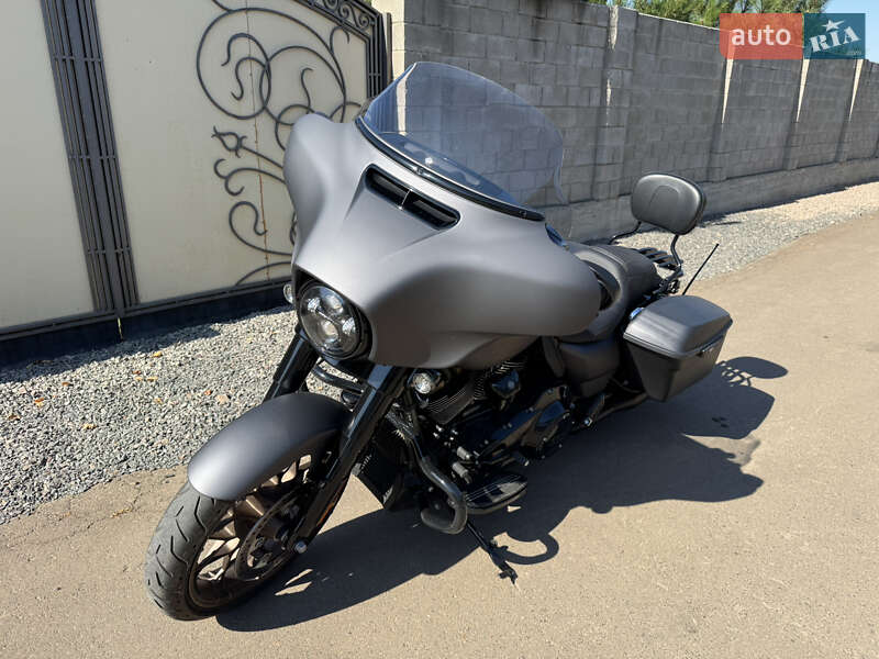 Harley-Davidson FLTRXST